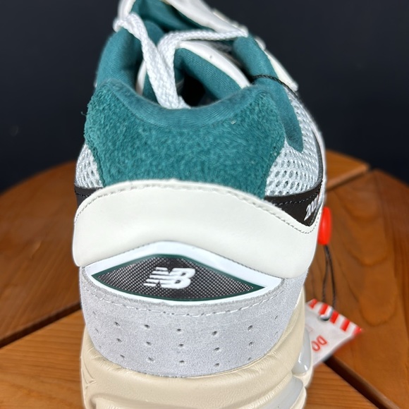 New with tags NB shoes. 9 1/2 men’s. - Picture 8 of 9